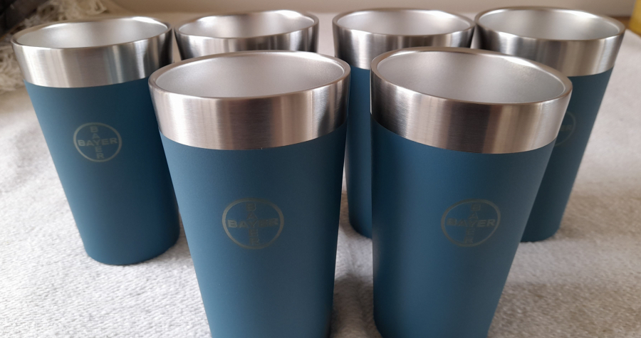 Vasos térmicos y termos: El soporte diario de marca para la cultura híbrida