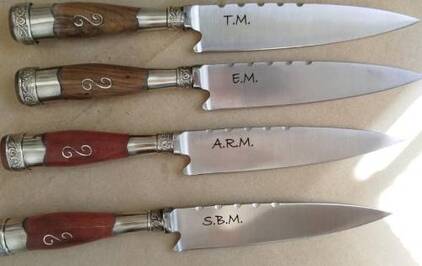 Cuchillos parrilleros con iniciales grabadas