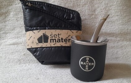 Mate de acero y yerbera con logo estampado